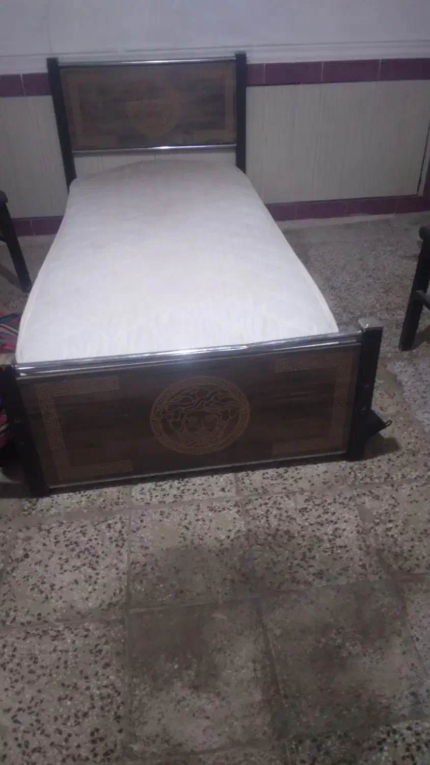 تخت خواب یک نفره با تشک رویال در حد نو قیمت توافقی|تخت و سرویس خواب|کوهدشت, |دیوار