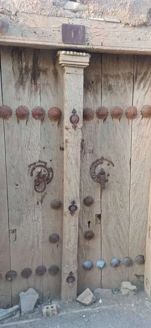 درب قدیمی|کلکسیون اشیاء عتیقه|نجفآباد, باغ ملی|دیوار