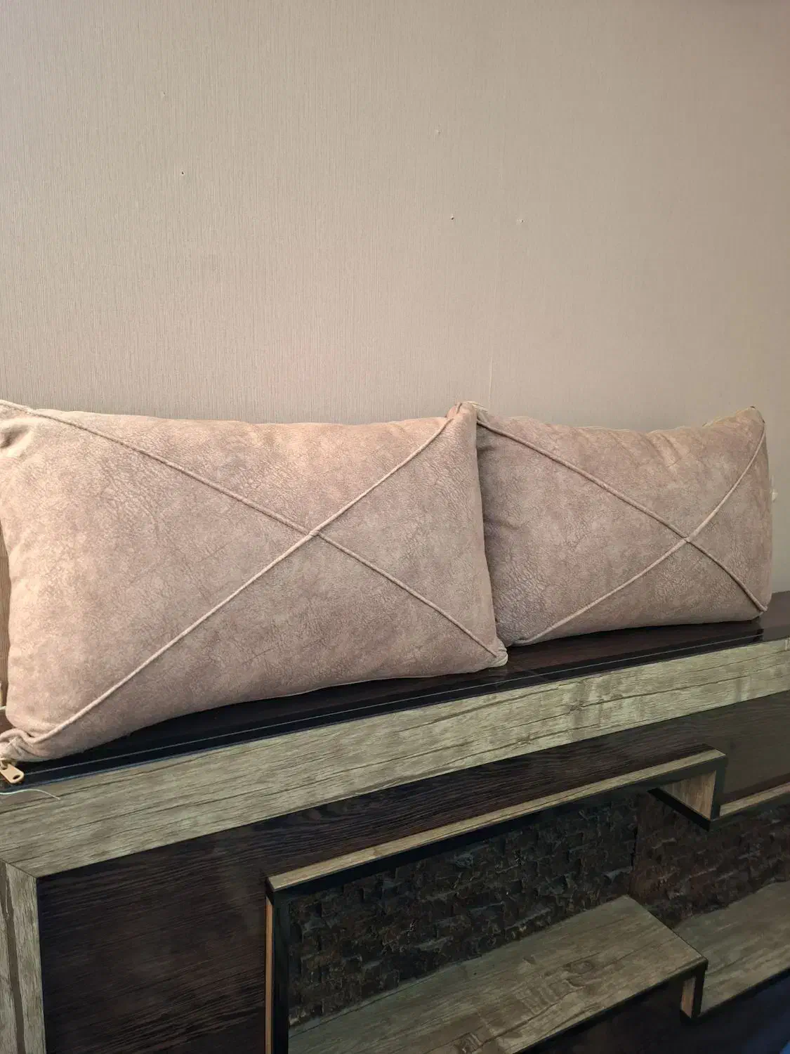 کوسن|رختخواب، بالش، پتو|صدرا-فارس, فاز ۱|دیوار