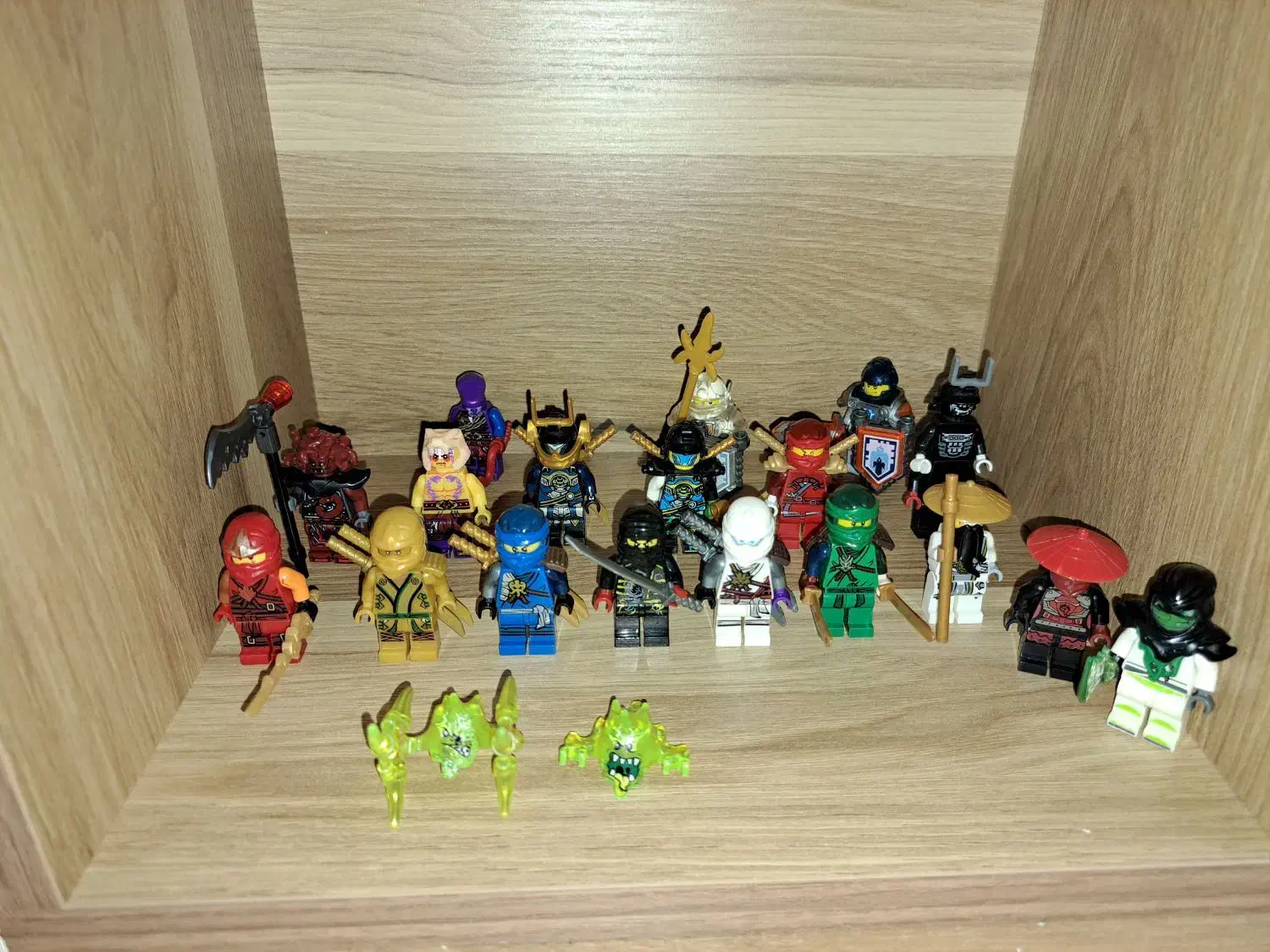 ادمک لگو|اسباب‌‌بازی|نقده, |دیوار