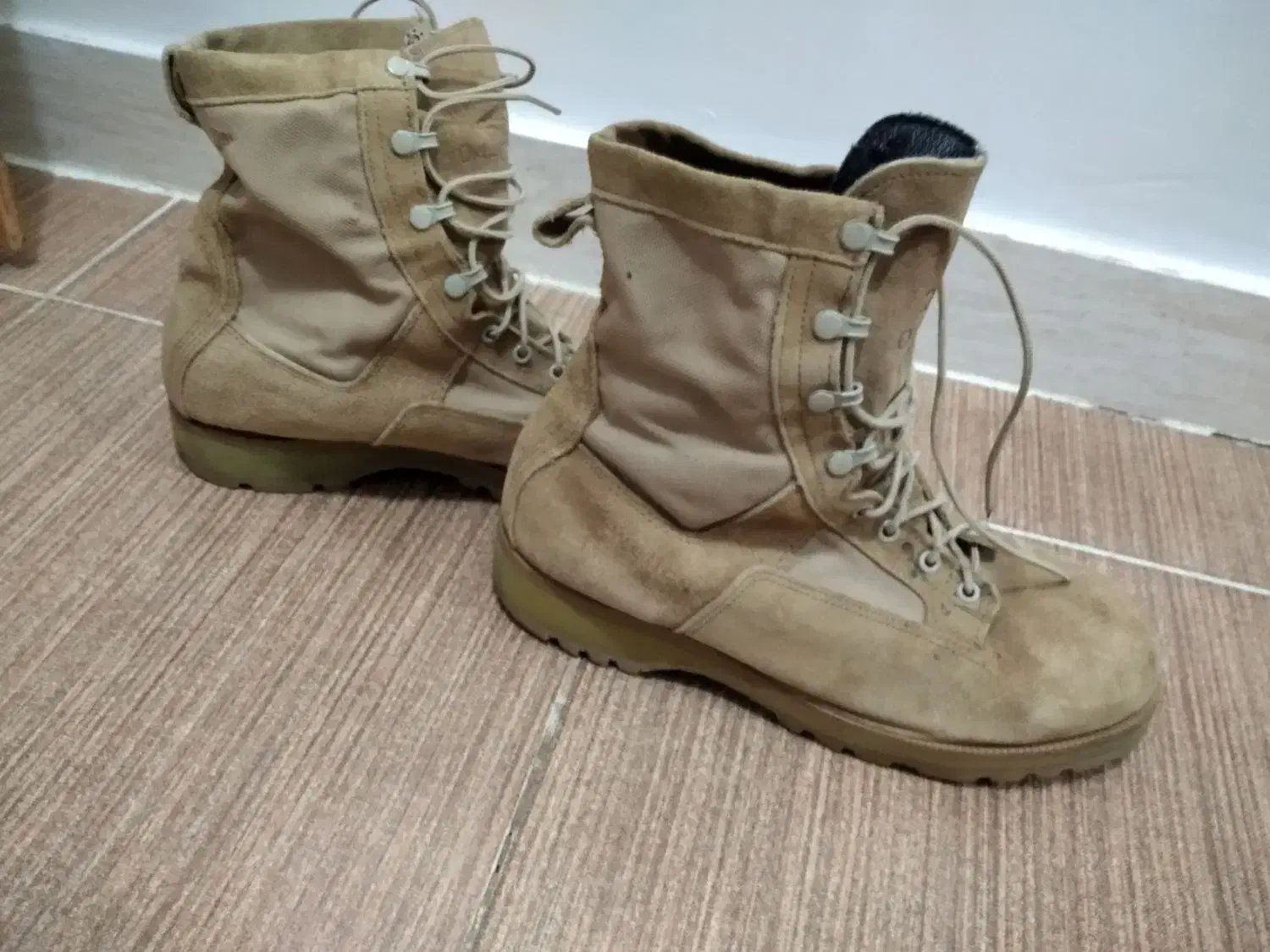 پوتین آمریکایی|کیف، کفش، کمربند|مسجد سلیمان, |دیوار