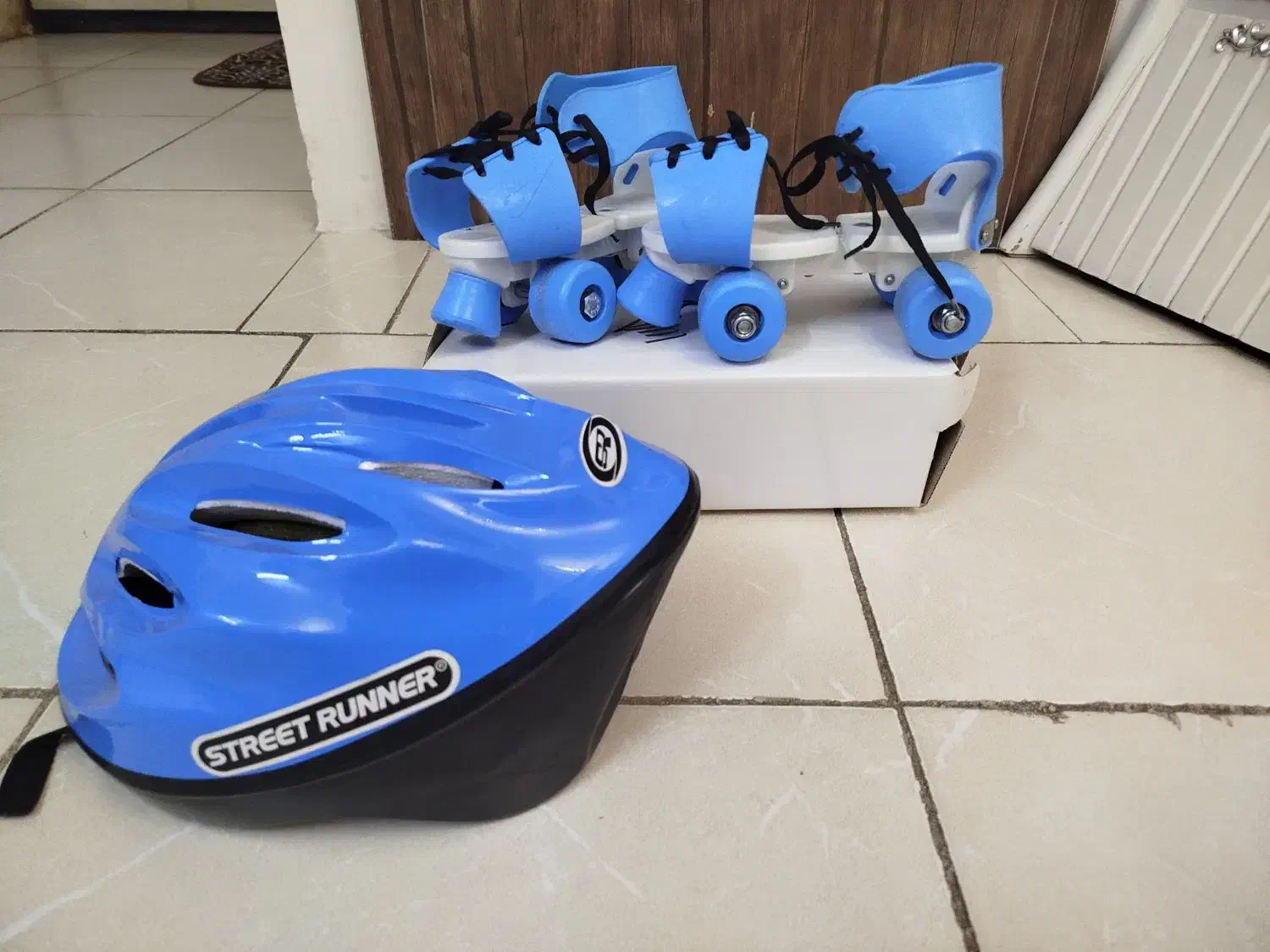 اسکیت چهار چرخ به همراه کلاه|دوچرخه، اسکیت، اسکوتر|قزوین, |دیوار