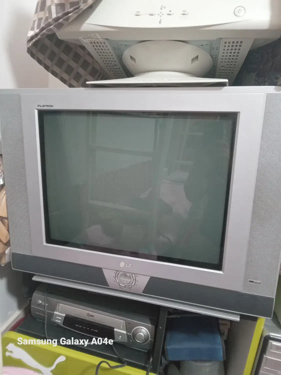 تلویزیون|تلویزیون و پروژکتور|مهاجران, |دیوار