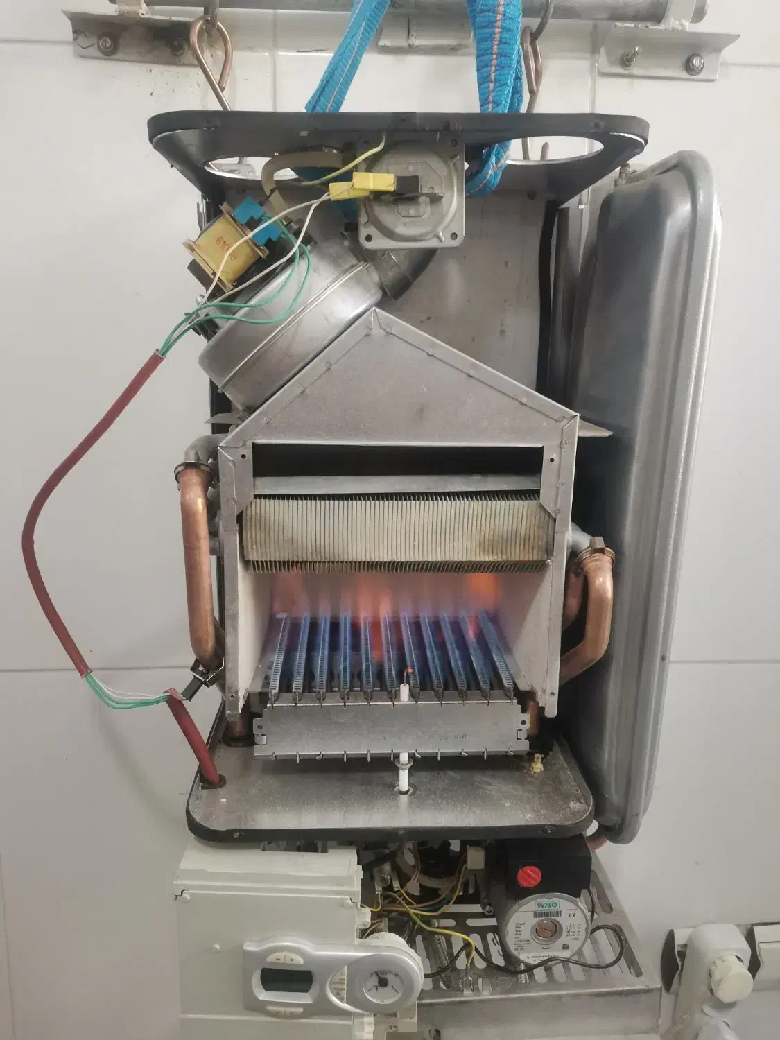 پکیج فرولی دست دو|آبگرمکن، پکیج، شوفاژ|شاهین‌شهر, چمران|دیوار