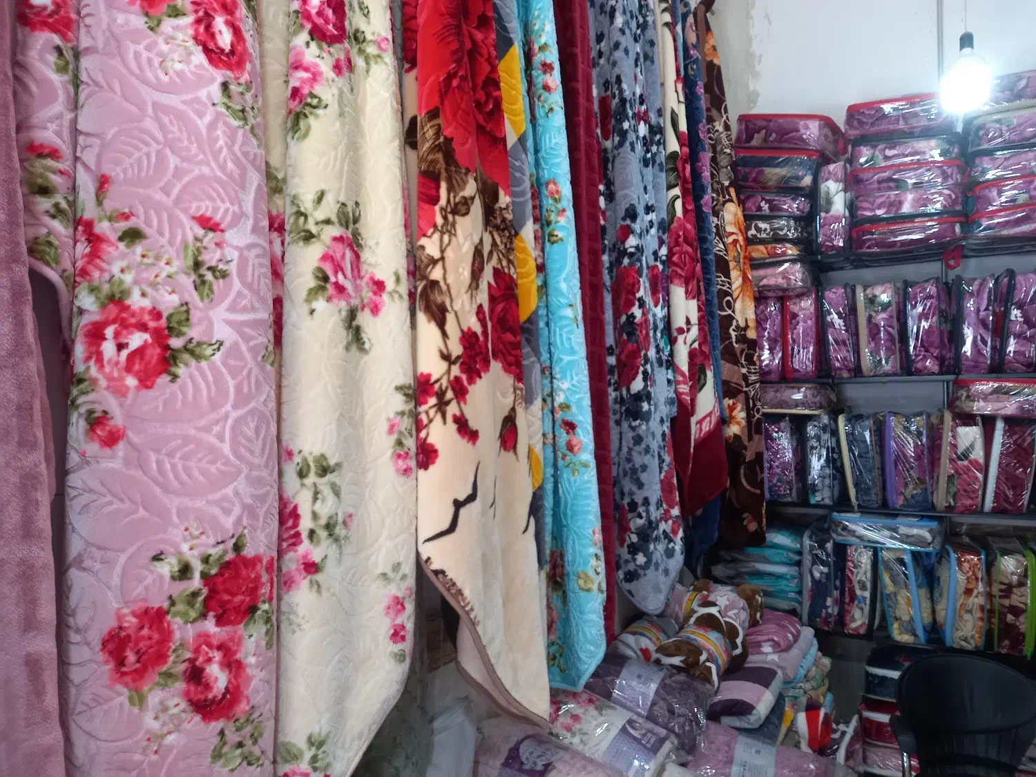 پتوی شادیلون دونفره اصل|رختخواب، بالش، پتو|بوکان, |دیوار