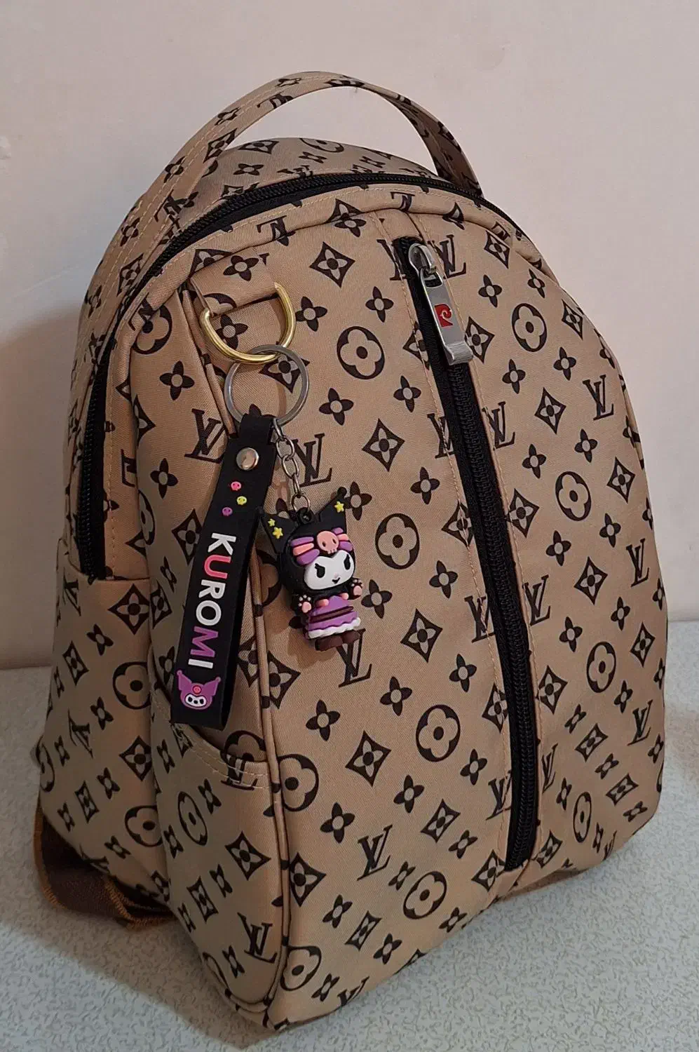 کیف|کیف، کفش، کمربند|لامرد, |دیوار