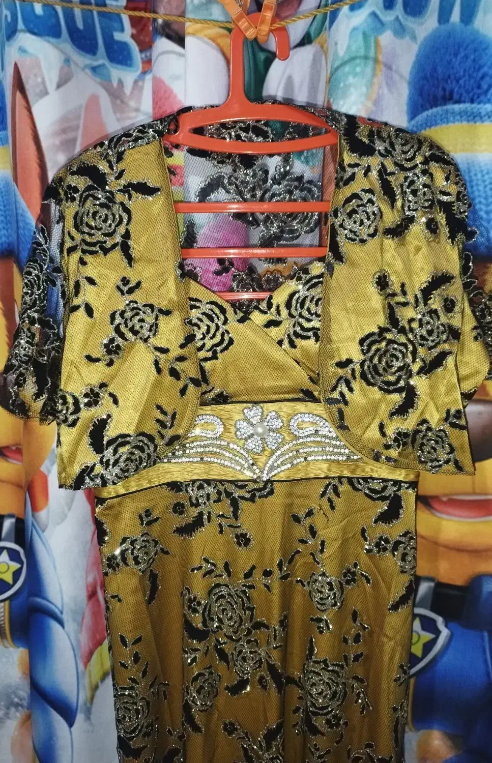 تعدادی لباس مجلسی و کت و شلوار مردانه|لباس|لاهیجان, شهید آوینی|دیوار