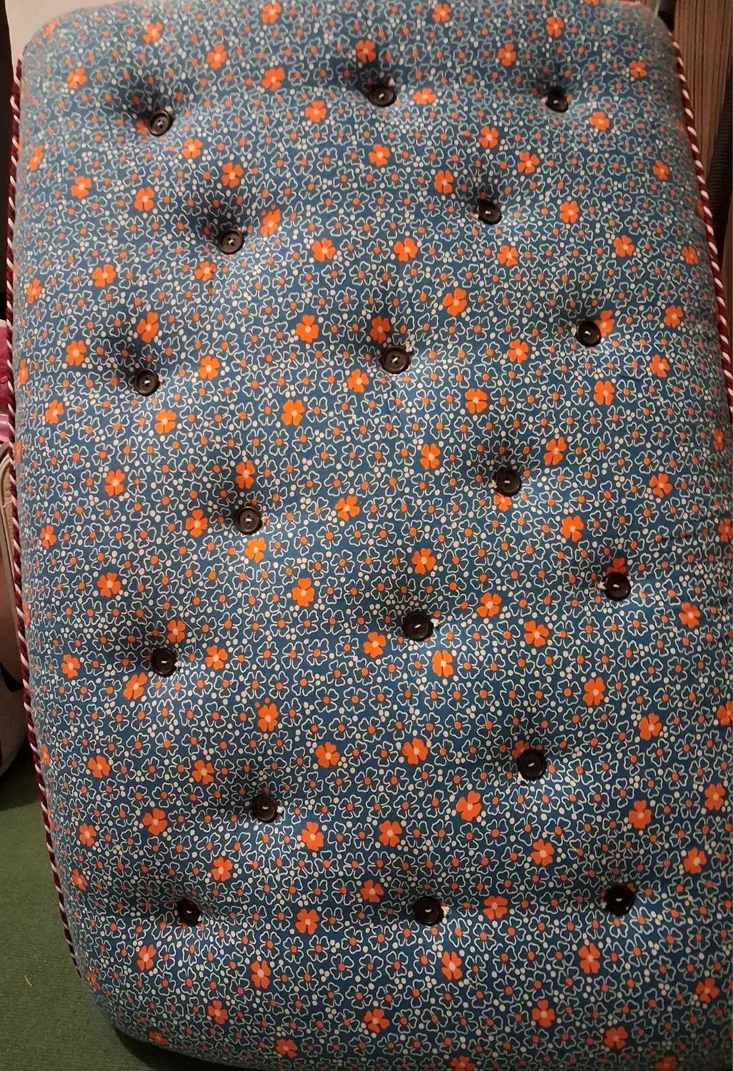 پشتی مخمل قرمز گلدار قدیمی نونو|پشتی|سنندج, |دیوار