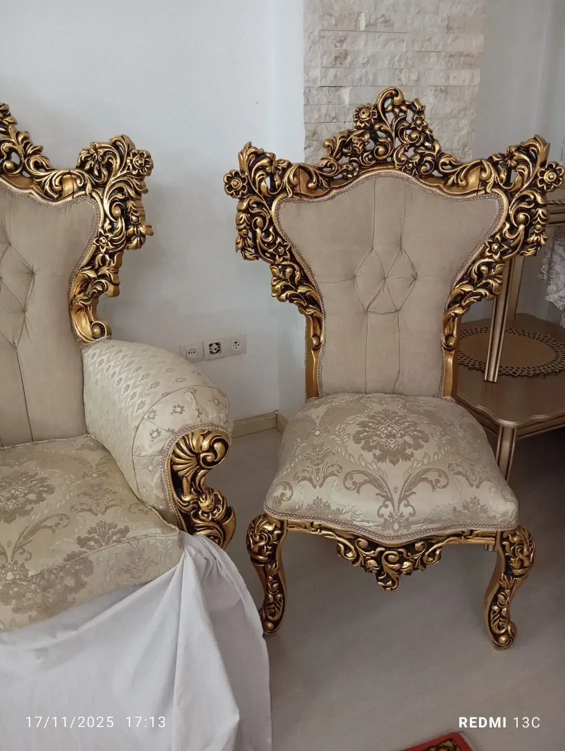 مبل|مبلمان خانگی و میز عسلی|میانه, |دیوار