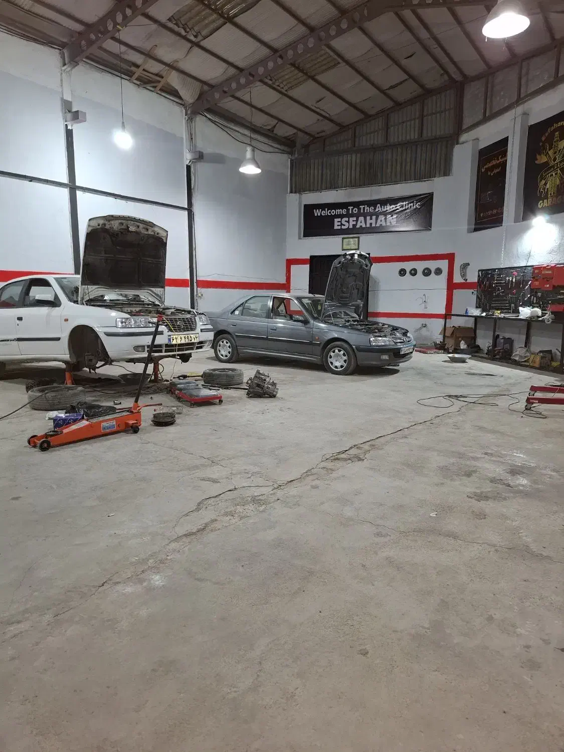 کلینیک خودرو اصفهانی ها(مکانیکی و باز سازی )|خدمات موتور و ماشین|آمل, |دیوار