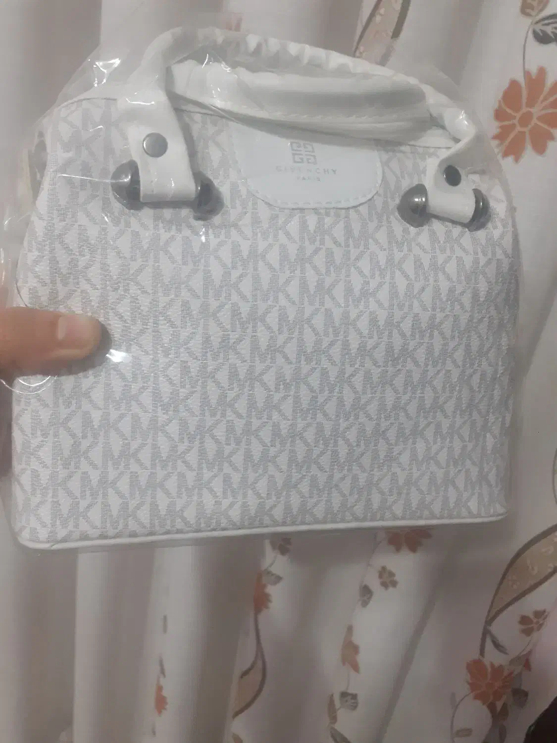 کیف نوونو|کیف، کفش، کمربند|خوی, |دیوار