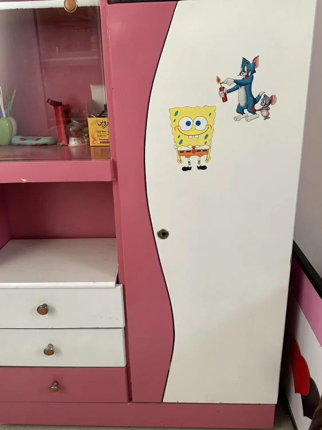 کمد نوجوان|جاکفشی، کمد، دراور|بافت, |دیوار