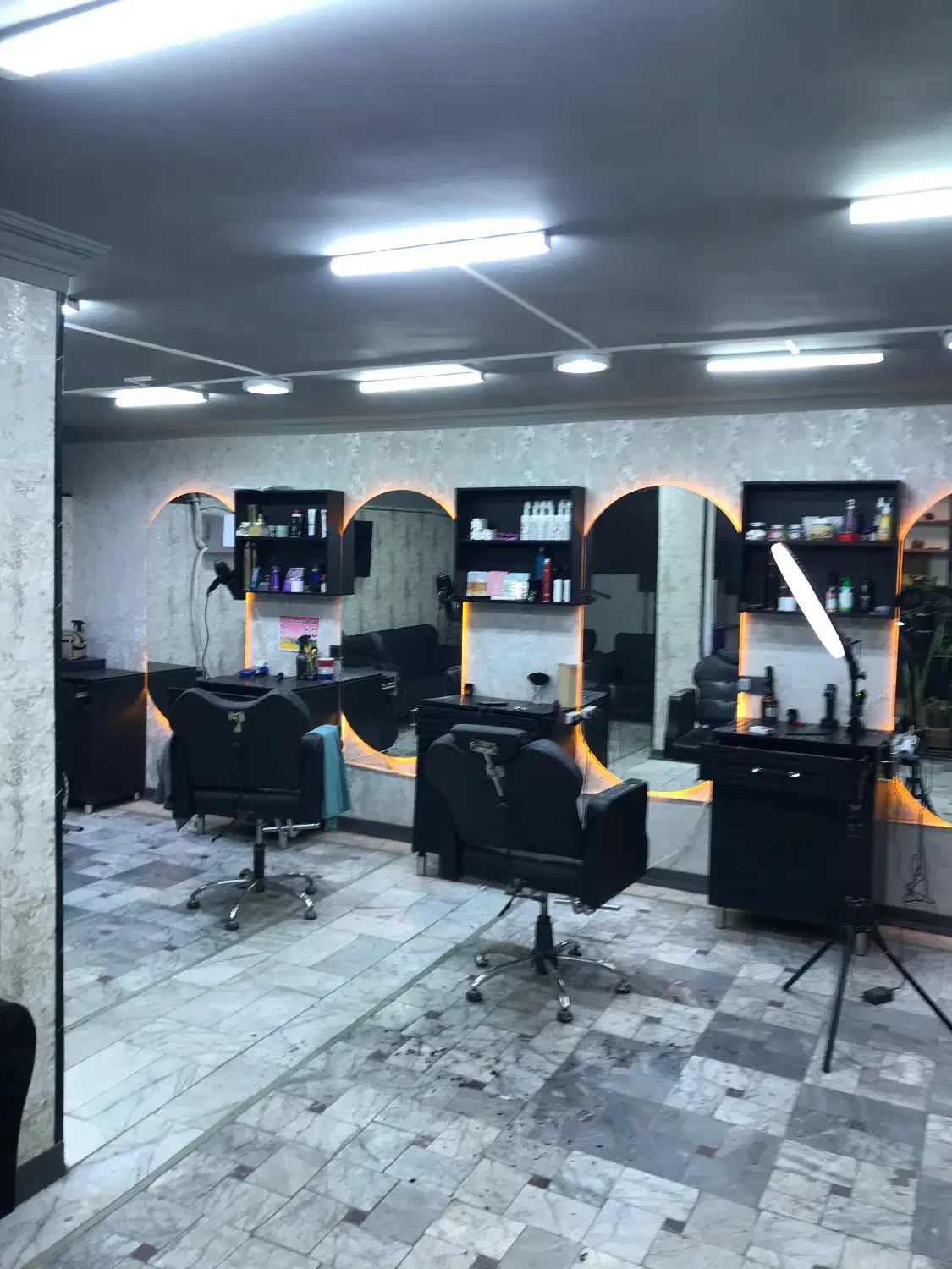 صندلی اجاره ای ارایشگاه مردانه|استخدام درمانی، زیبایی، بهداشتی|زرند, |دیوار