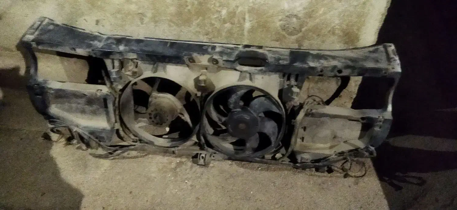 سینی جلو 405|قطعات یدکی و لوازم جانبی|اصفهان, گورتان|دیوار