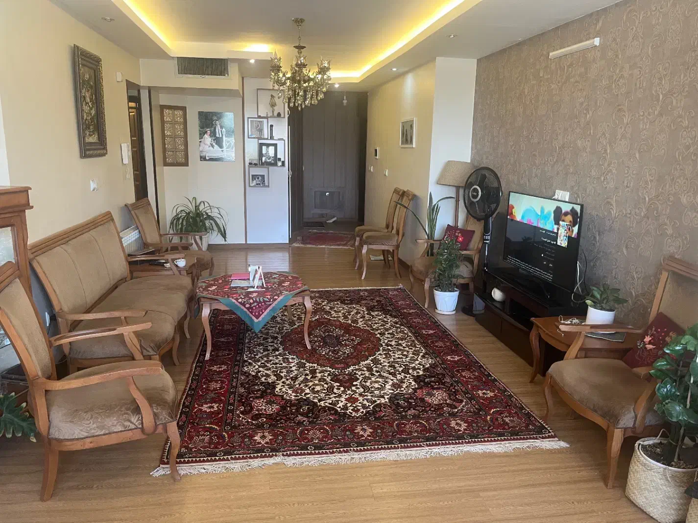 مبلمان ۹ نفره همراه با غذاخوری ۶ نفره و کنسول|مبلمان خانگی و میز عسلی|شاهینشهر, پاسداران|دیوار