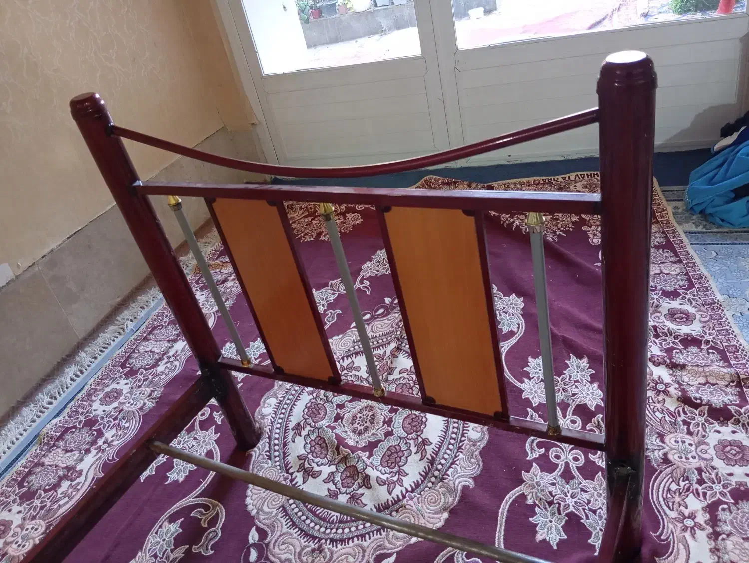 تخت اهنی|تخت و سرویس خواب|طرقبه, |دیوار