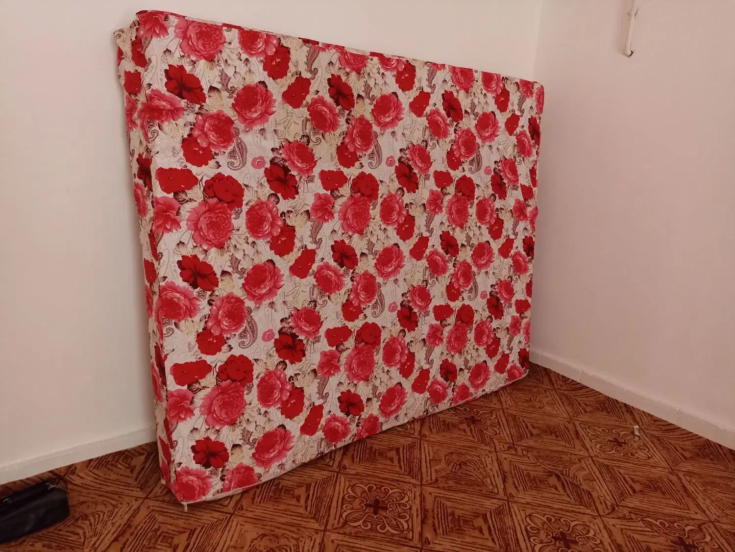 تخت خواب دونفره...گلدان|تخت و سرویس خواب|قروه, |دیوار