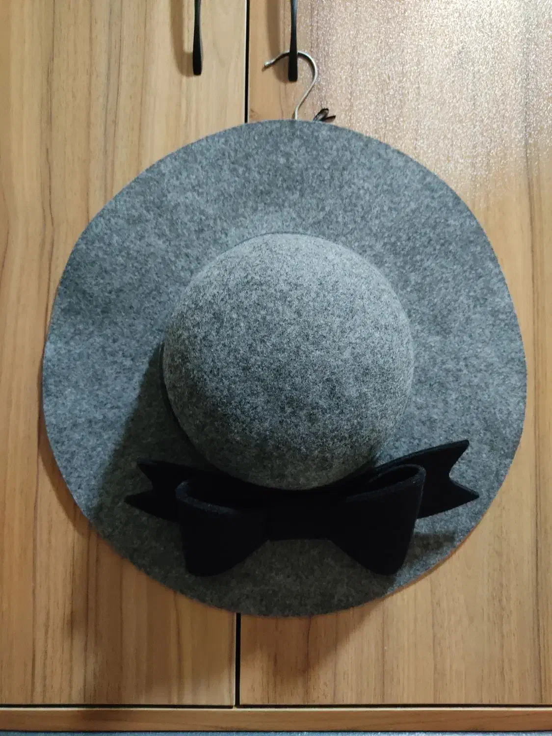 2 عدد کلاه نو فروشی|لباس|فردیس, منظریه|دیوار