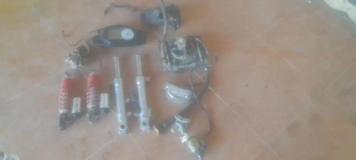 فروش قطعات موتور سیکلت|قطعات یدکی و لوازم جانبی|کوهدشت, |دیوار