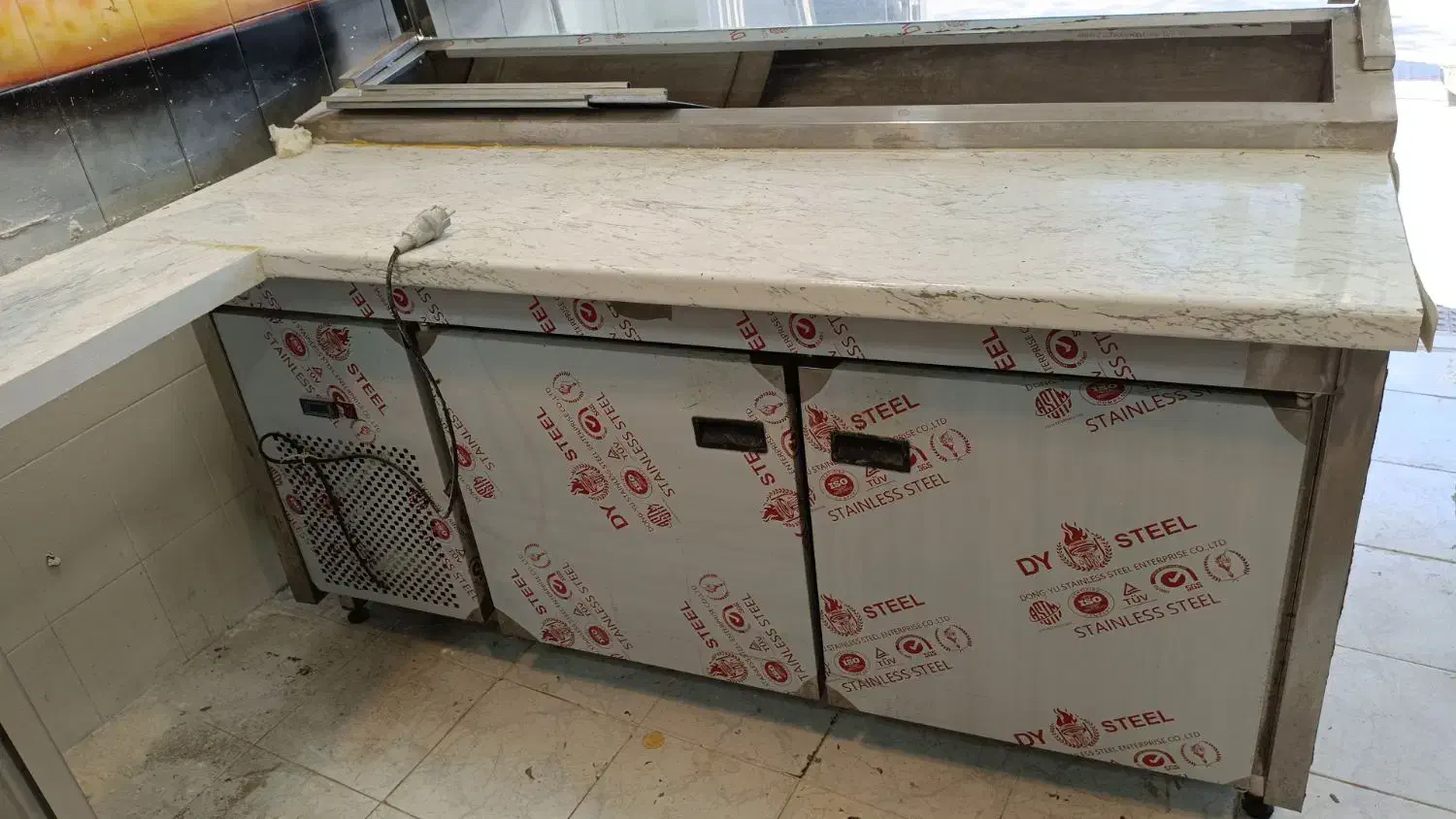 تاپینگ زیر فریزر در حد نو|کافی‌شاپ و رستوران|میمند, |دیوار