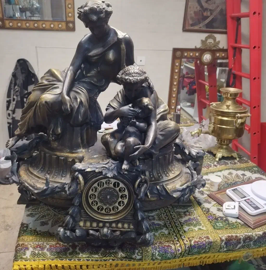 مجسمه ساعت قلع و سرب|کلکسیون اشیاء عتیقه|شهریار, شهریار|دیوار