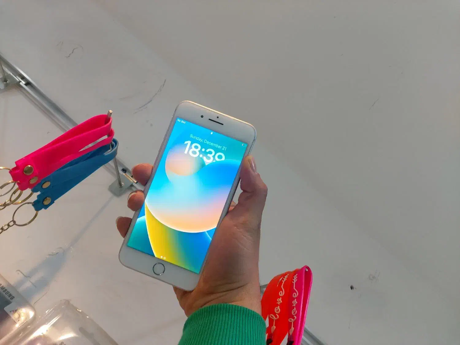 آیفون256 8 plusتمیزدر...حدنوهمراه هدیه|موبایل|قم, عربستان|دیوار