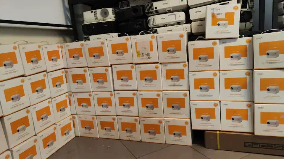 ویدیو پروژکتور یابر قابل حمل و قیمت مناسب|تلویزیون و پروژکتور|تهران, صادقیه|دیوار