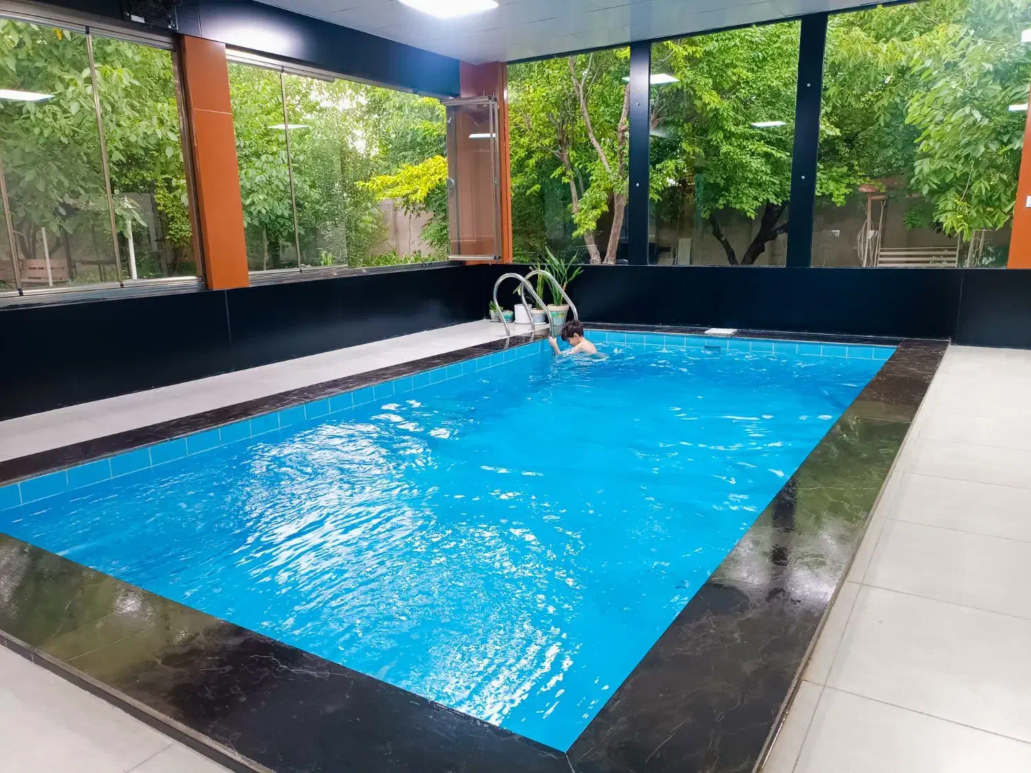 اجاره ویلا باغ با استخر سرپوشیده|اجارهٔ کوتاه‌مدت ویلا و باغ|ارومیه, |دیوار