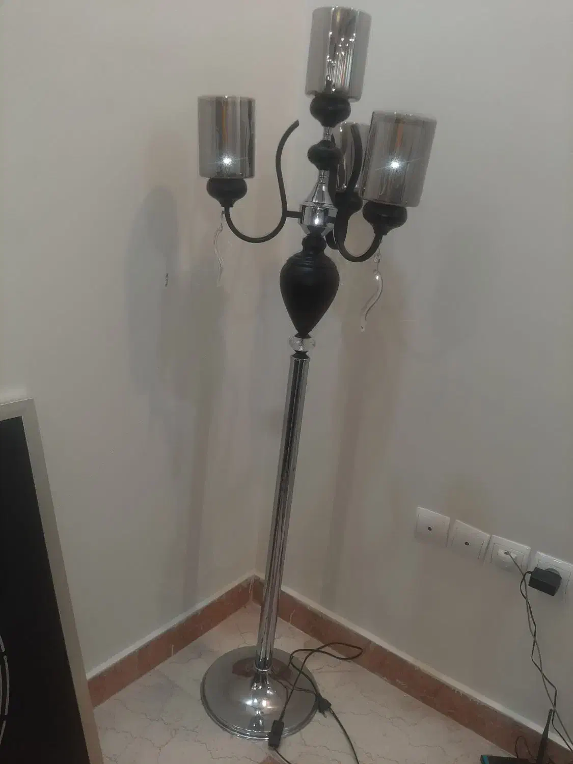 آباژور کنار سالنی|چراغ خواب و آباژور|تهران, نیروی هوایی (پیروزی)|دیوار