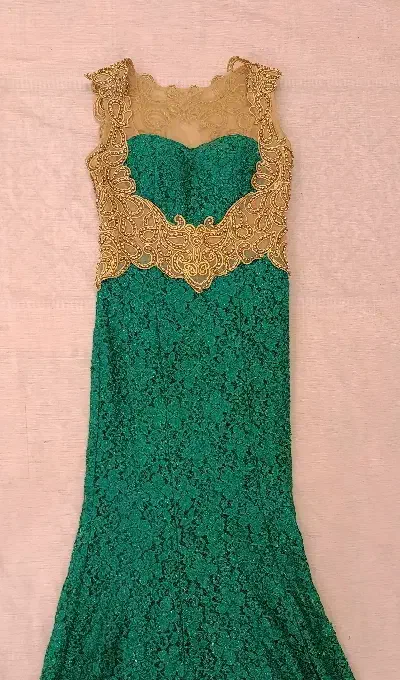 لباس مجلسی|لباس|قم, بنیاد|دیوار