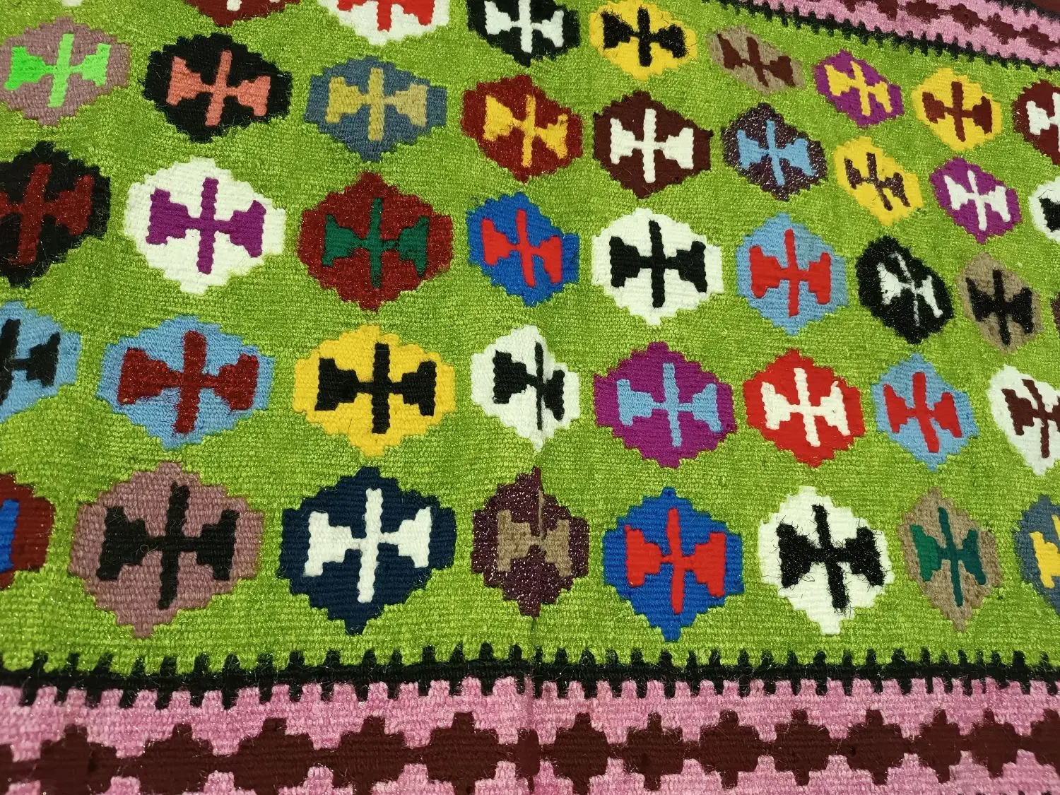 گلیم دستباف با نخ شنل و بافتی خوب|گلیم، جاجیم، گبه|میانه, |دیوار