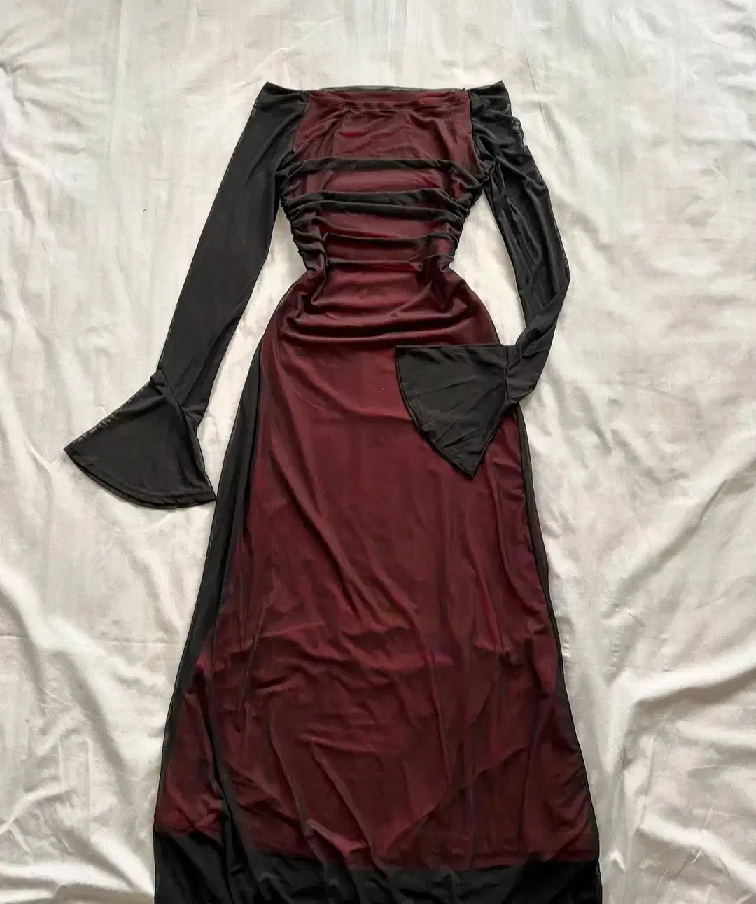 لباس برند|لباس|یاسوج, |دیوار