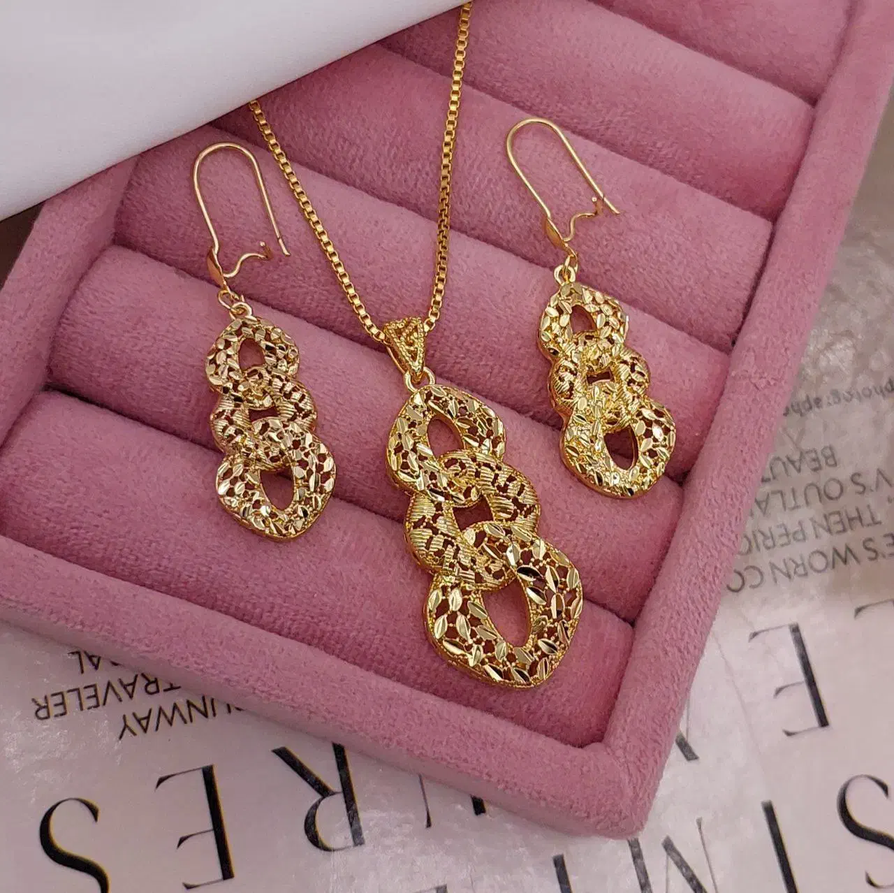 گوشواره و گردنی طرح طلا بدل|بدلیجات|همدان, |دیوار