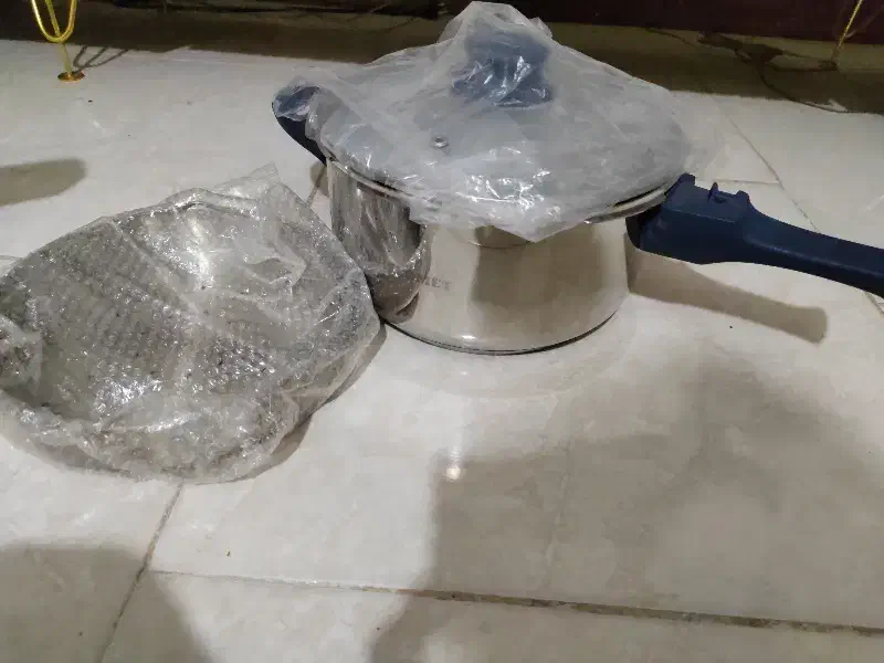 زودپز دو قلو اتریشی|ظروف پخت‌وپز|بومهن, |دیوار