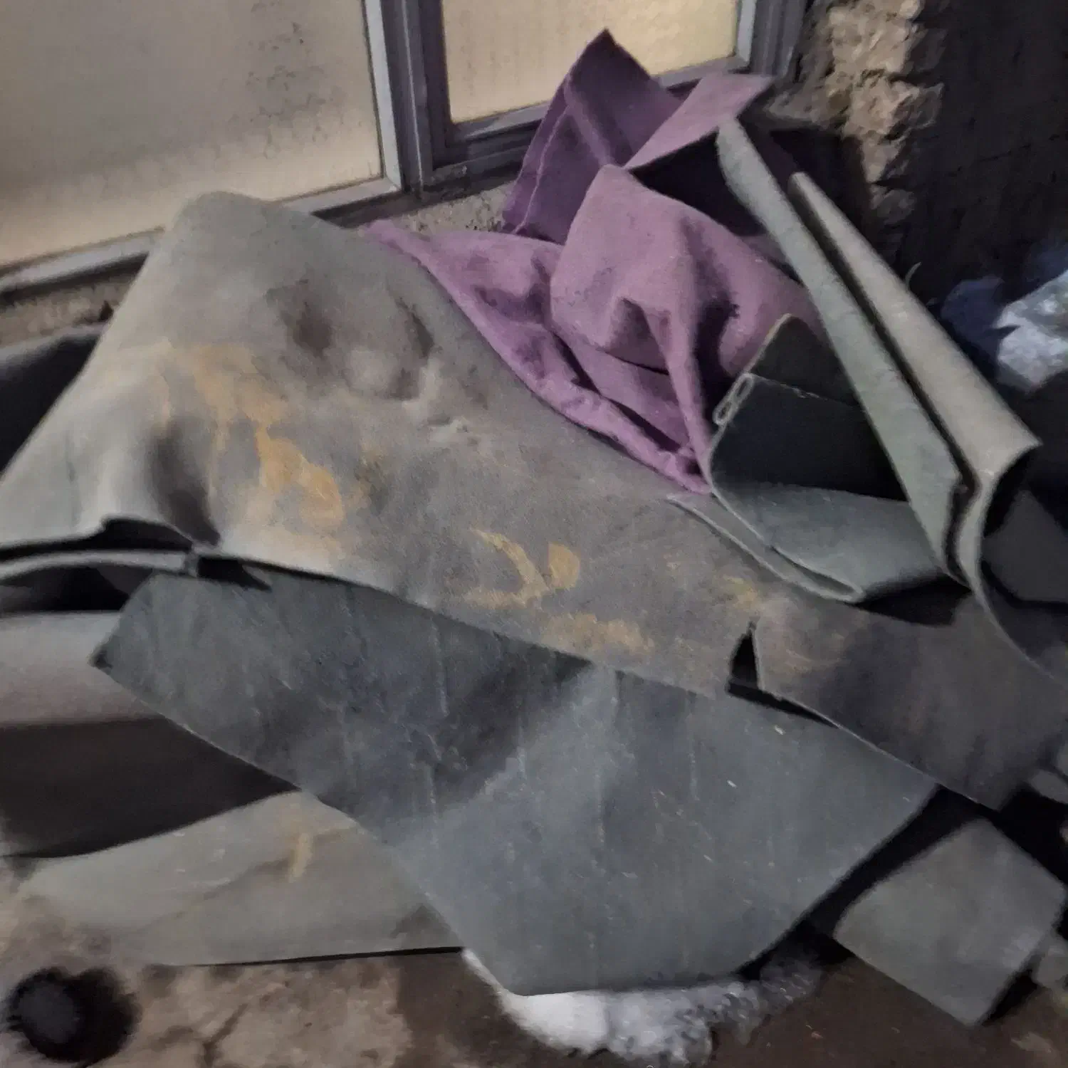 تعدادی موکت رنگ طوسی|موکت|خوی, |دیوار