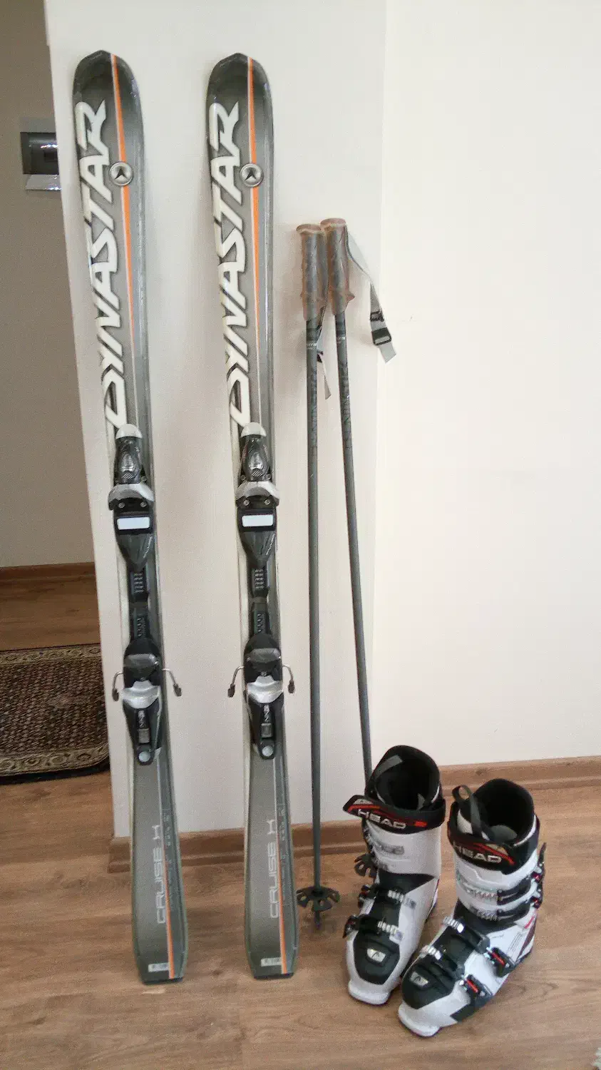 چوب و کفش اسکی در حد نو|ورزشهای زمستانی|تبریز, |دیوار