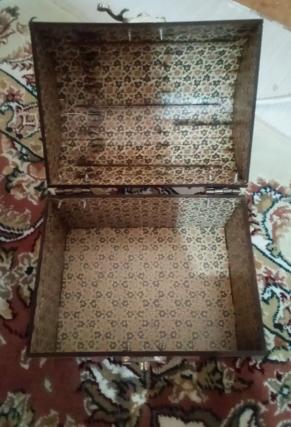 صندوقچه|کلکسیون اشیاء عتیقه|شیروان (خراسان), |دیوار