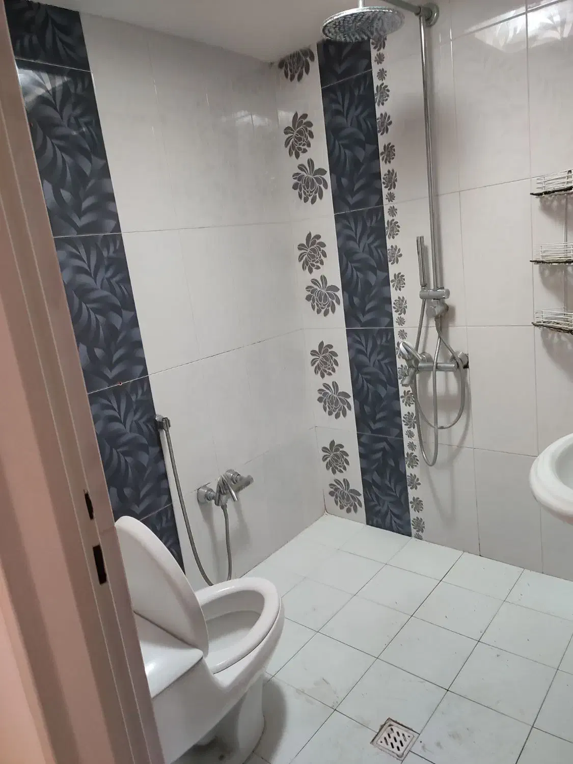 ۱۳۰متر/تک واحدی/نورگیری عالی/تراس قابل چیدمان