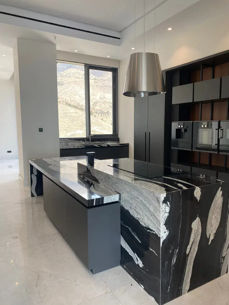 سعادت آباد  ۲۴ متری ساختمان برند ۲۹۰متر  ۳پارکینگ