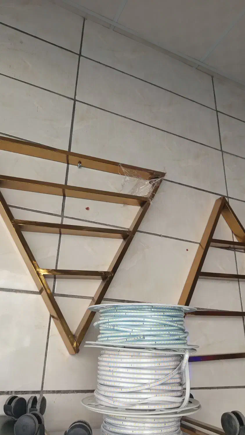 استند شش ظلعی لاکژل|آرایشگاه و سالنهای زیبایی|قم, علی آباد سعدگان|دیوار