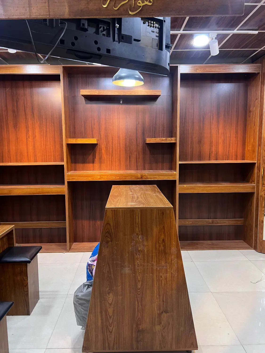 دکور و‌ ویترین چوبی|فروشگاه و مغازه|دورود, |دیوار