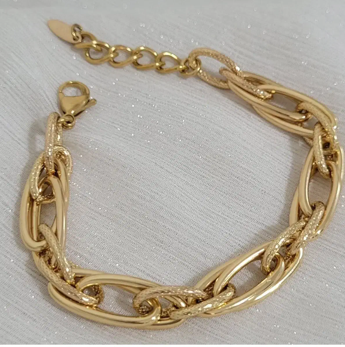 کویین گالری|بدلیجات|تهران, نیروی هوایی (پیروزی)|دیوار