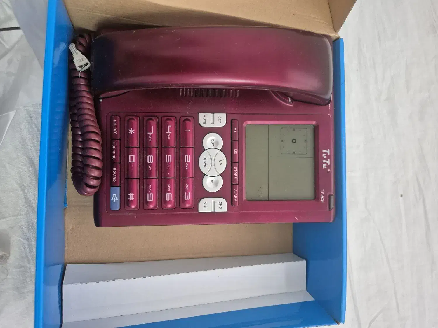 میز تلفن ومیز شیشه ای وتلفن رومیزی|مبلمان خانگی و میز عسلی|قشم, |دیوار