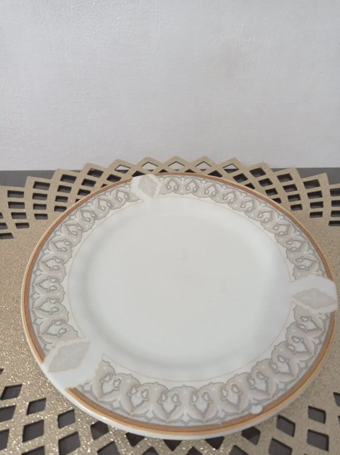 مقداری وسایل|ظروف سرو و پذیرایی|بروجرد, |دیوار