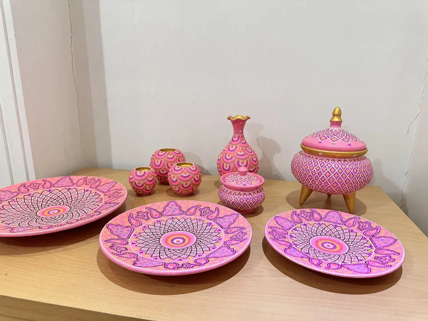 سرویس نقطه کوبی کار دست|ظروف سرو و پذیرایی|رشت, رودباری|دیوار