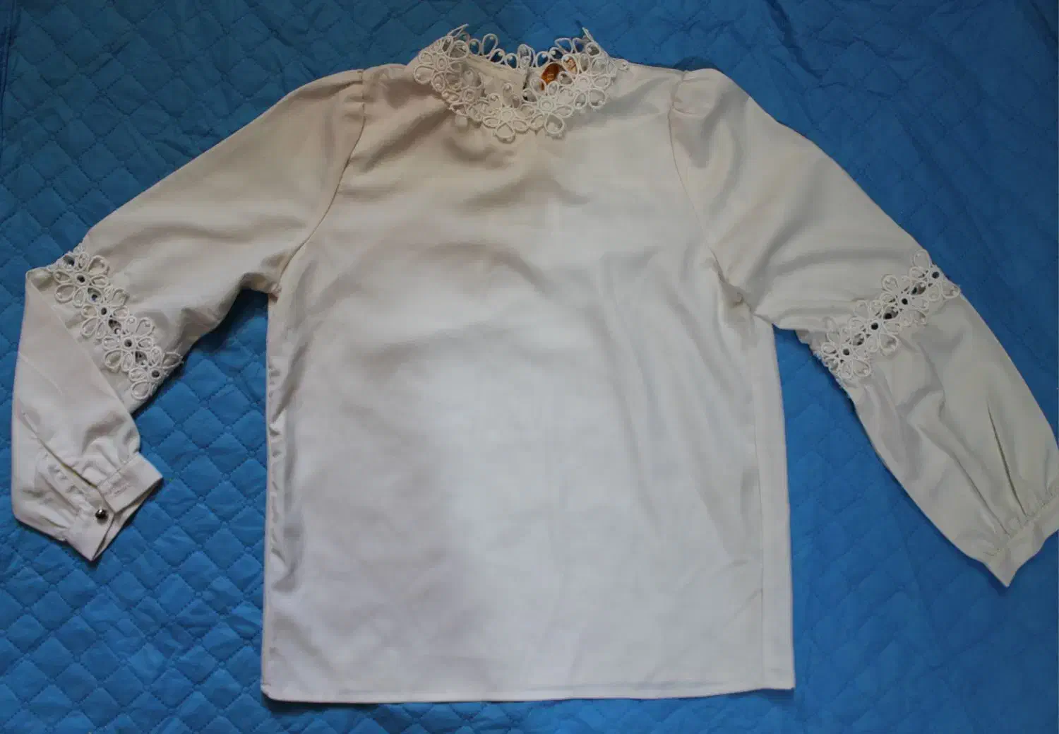 حراج تعدادی مانتو شومیز بلوز تونیک زنانه دونه 100|لباس|شیراز, کیان شهر|دیوار