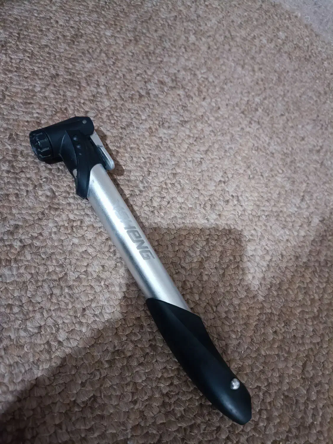 کوله دوچرخه برند و دستکش و تلمبه و قمقمه برند|دوچرخه، اسکیت، اسکوتر|اصفهان, حسین‌آباد|دیوار