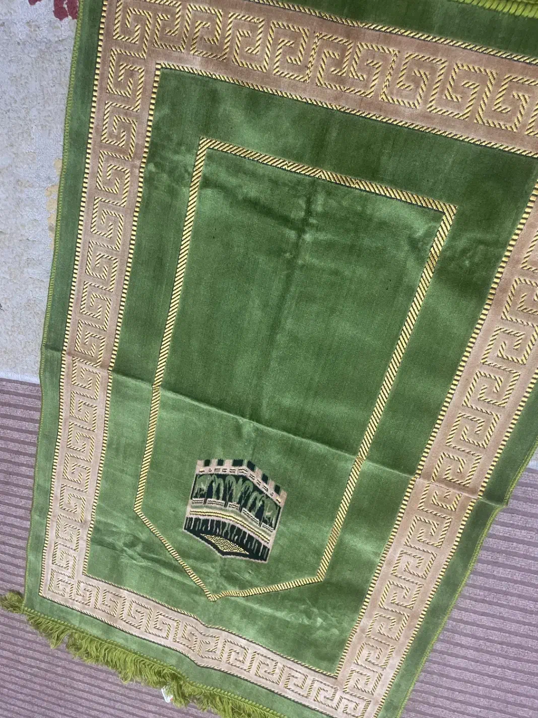 سجاده نو|فرش|قم, هنرستان|دیوار