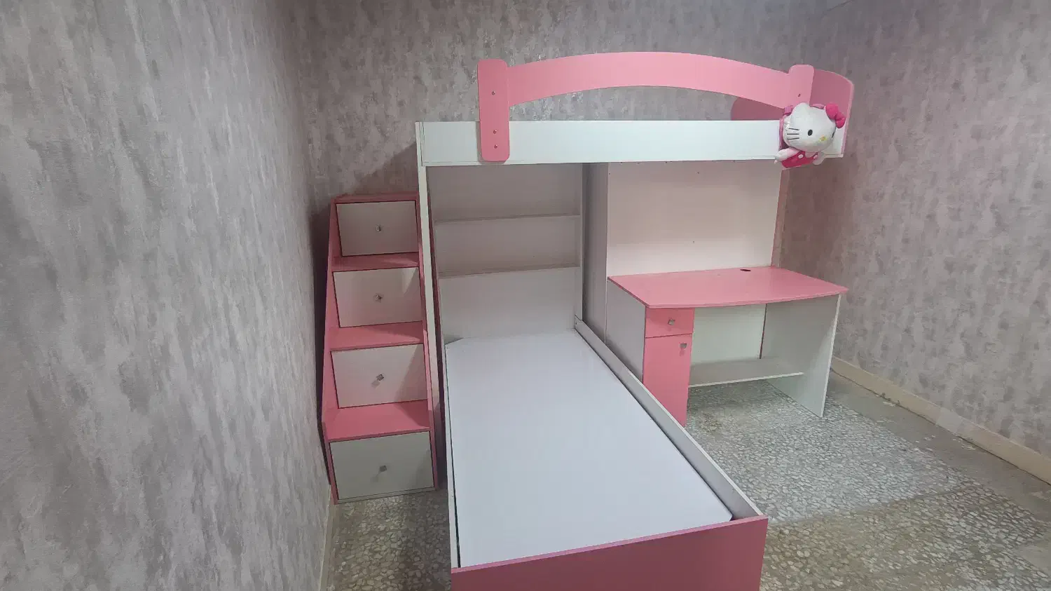 تخت خواب دوطبقه|تخت و سرویس خواب|تهران, فلسطین (میدان انقلاب)|دیوار