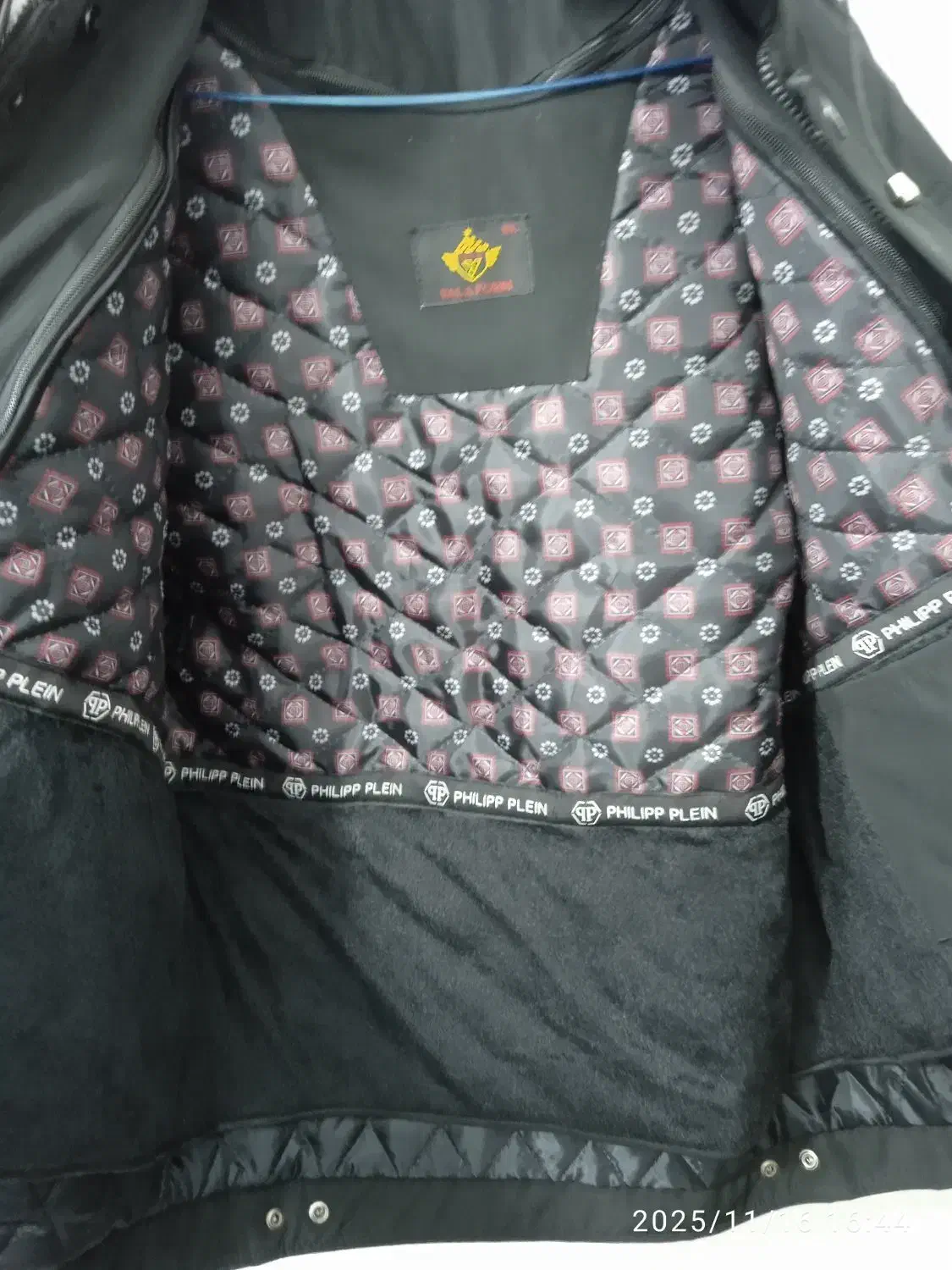 کاپشن|لباس|سقز, |دیوار